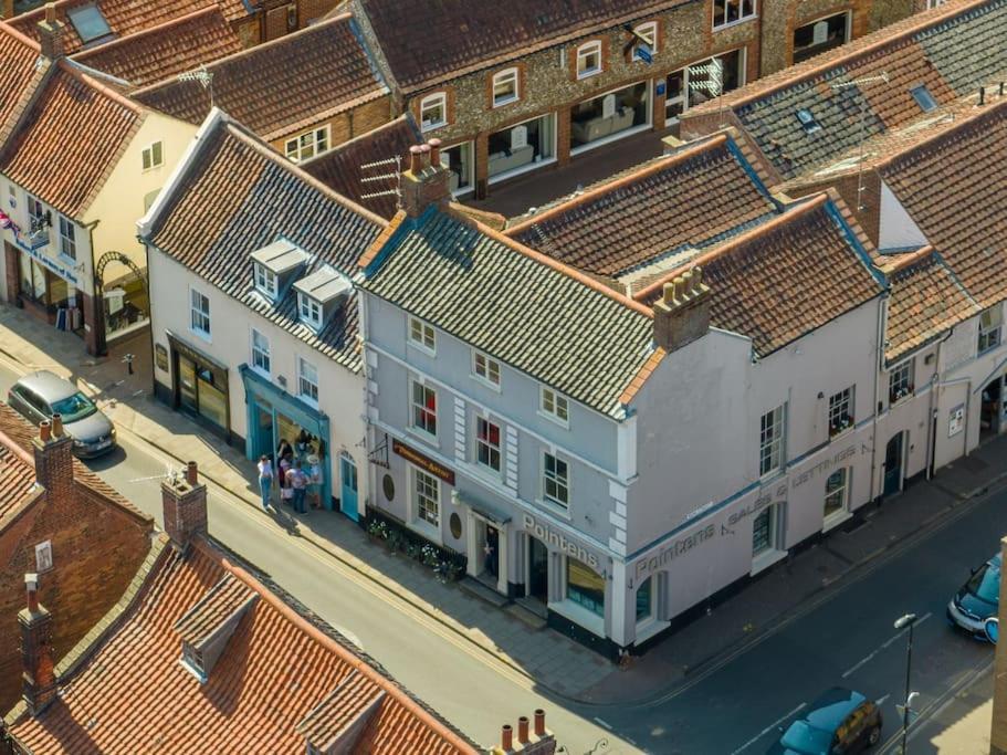 Sarah'S - A Townhouse Apartment In Georgian Holt โฮลท์ ภายนอก รูปภาพ