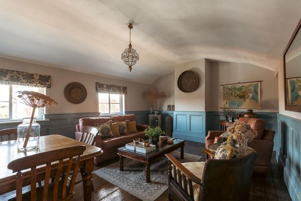 Sarah'S - A Townhouse Apartment In Georgian Holt โฮลท์ ภายนอก รูปภาพ