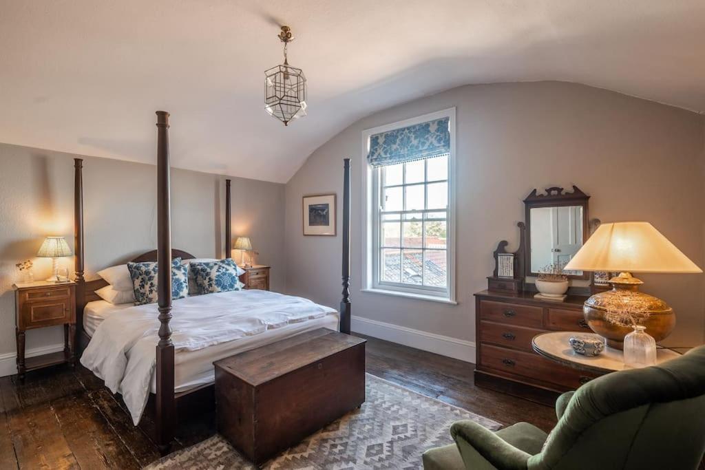 Sarah'S - A Townhouse Apartment In Georgian Holt โฮลท์ ภายนอก รูปภาพ